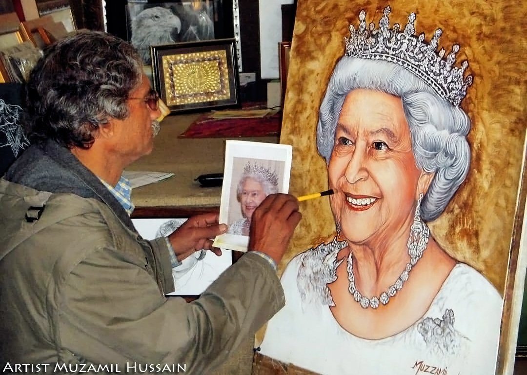 Artist Muzamil Hussain Painting the Queen